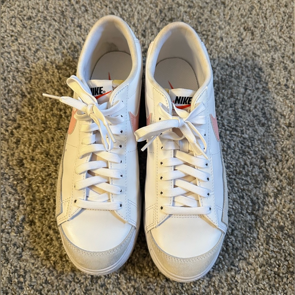 nike women’s blazer low platform